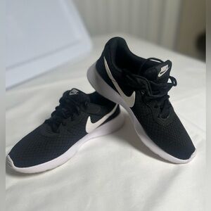 Nike Women's Black and White Running Sneakers